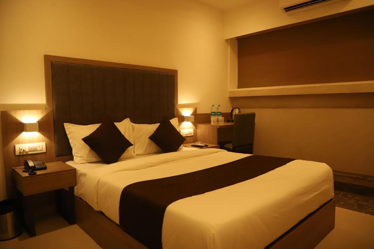 Hotel Sai Pritam Bombay Esterno foto
