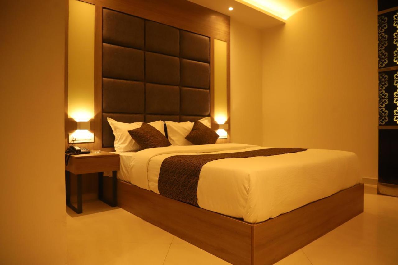 Hotel Sai Pritam Bombay Esterno foto
