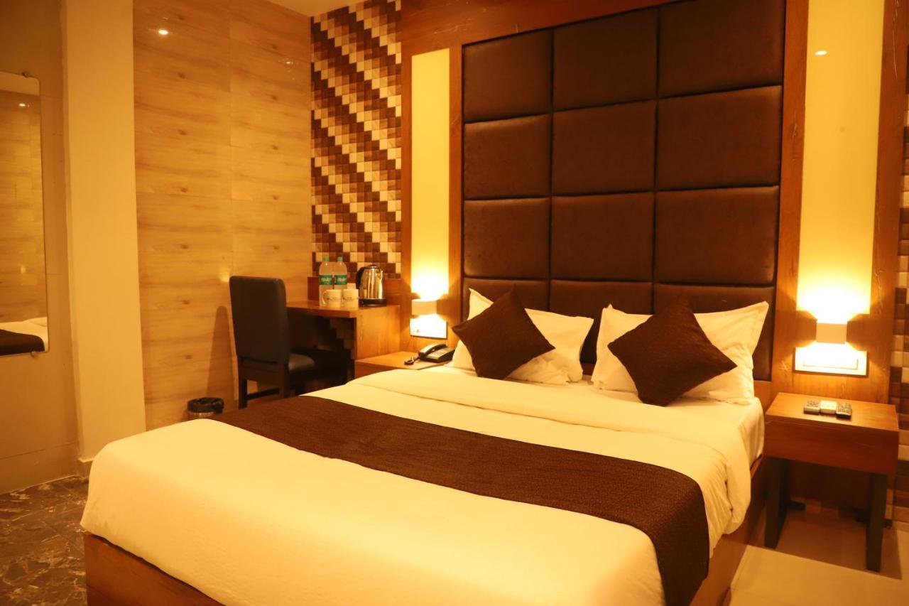 Hotel Sai Pritam Bombay Esterno foto
