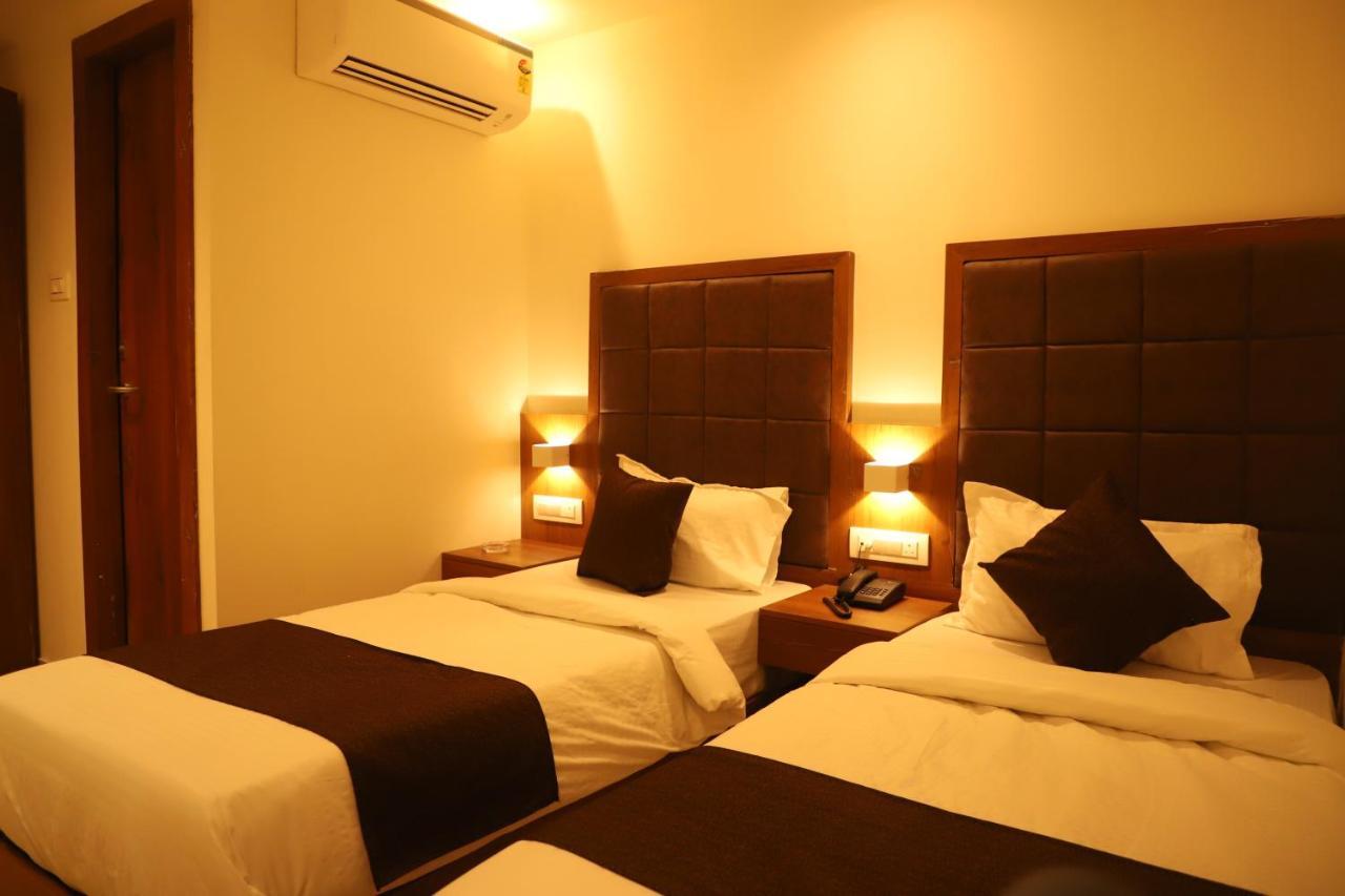 Hotel Sai Pritam Bombay Esterno foto