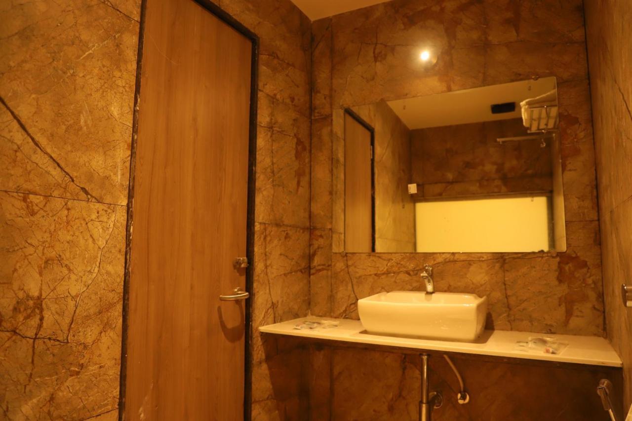 Hotel Sai Pritam Bombay Esterno foto
