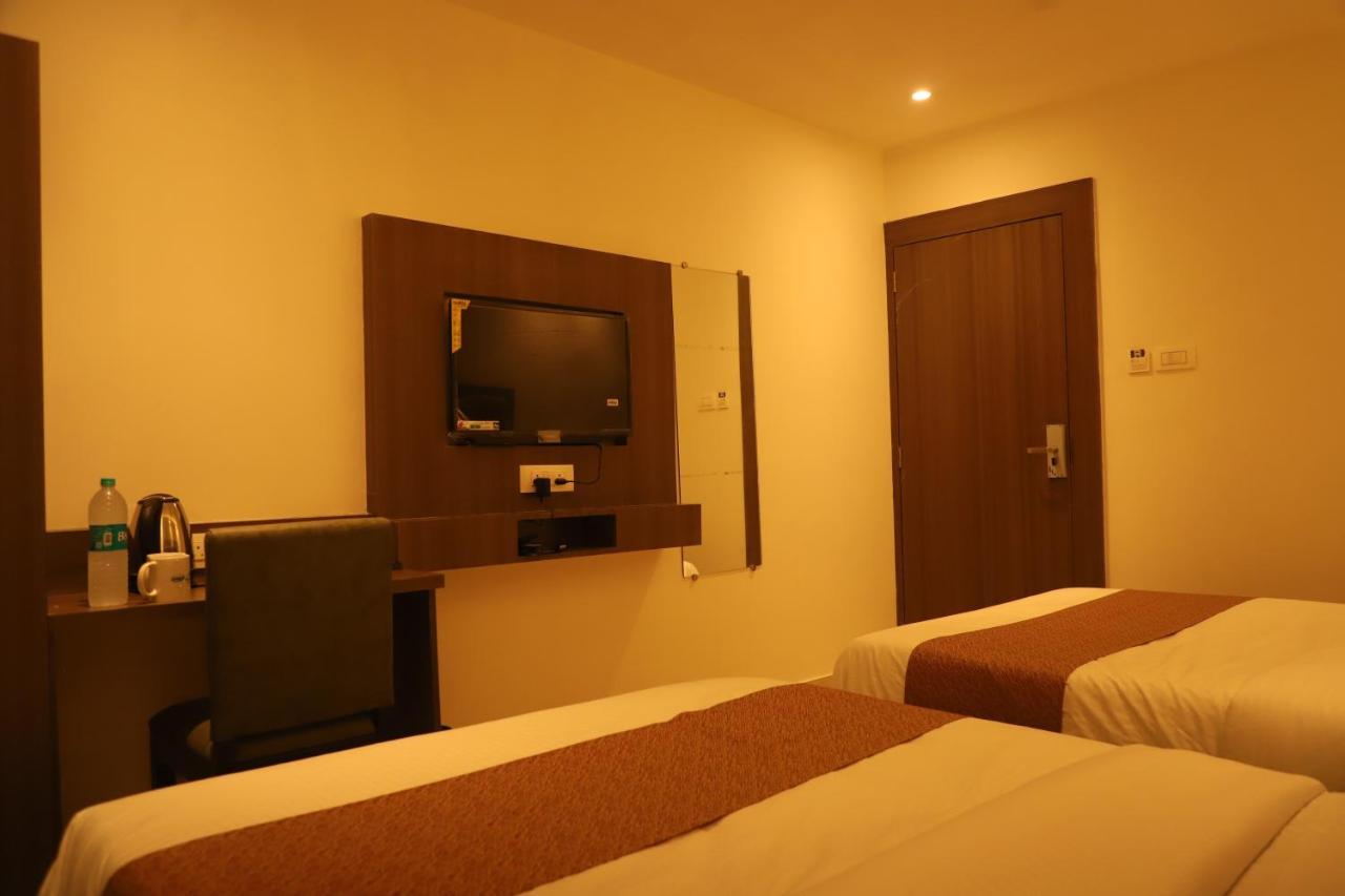 Hotel Sai Pritam Bombay Esterno foto