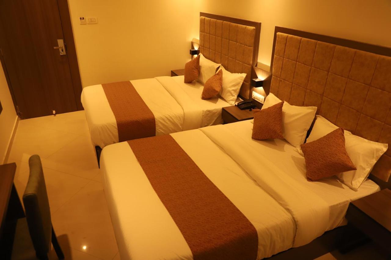 Hotel Sai Pritam Bombay Esterno foto