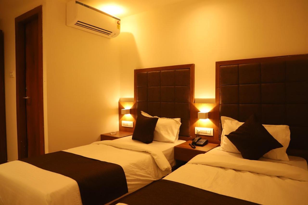 Hotel Sai Pritam Bombay Esterno foto
