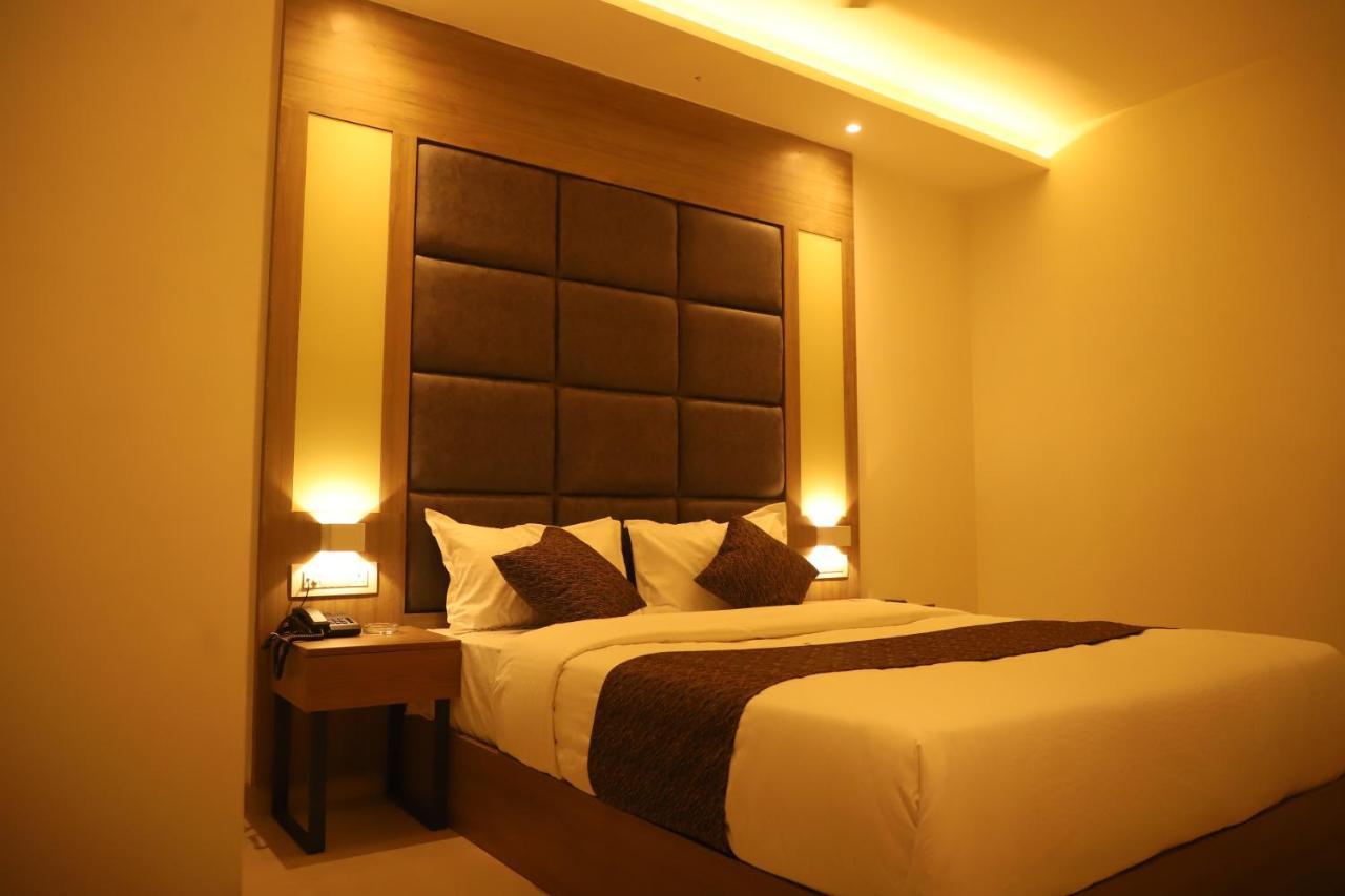 Hotel Sai Pritam Bombay Esterno foto
