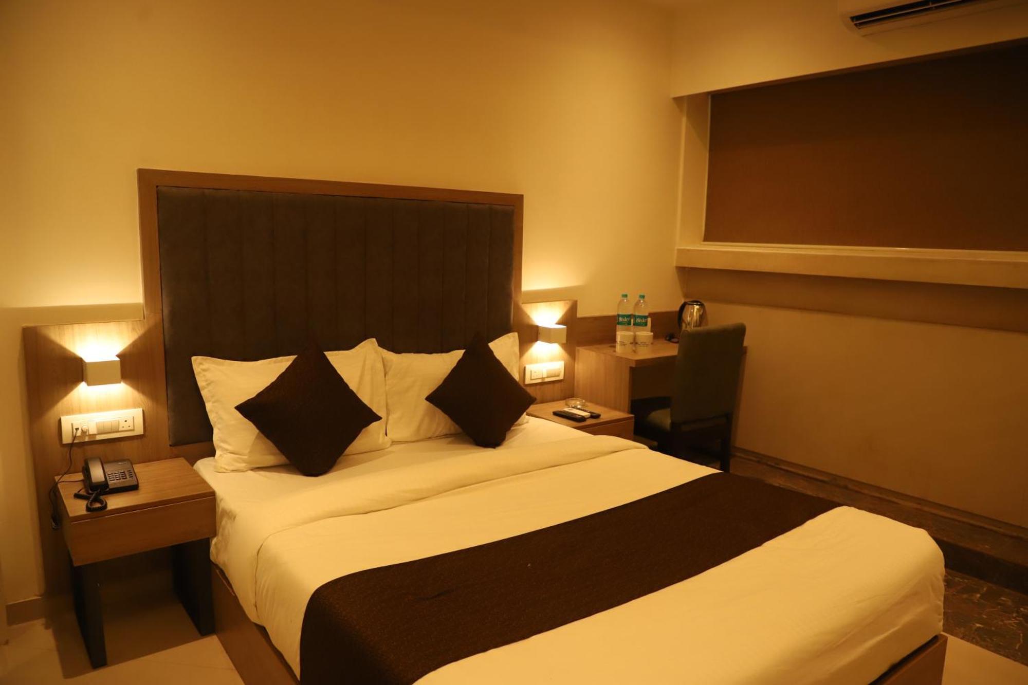 Hotel Sai Pritam Bombay Esterno foto
