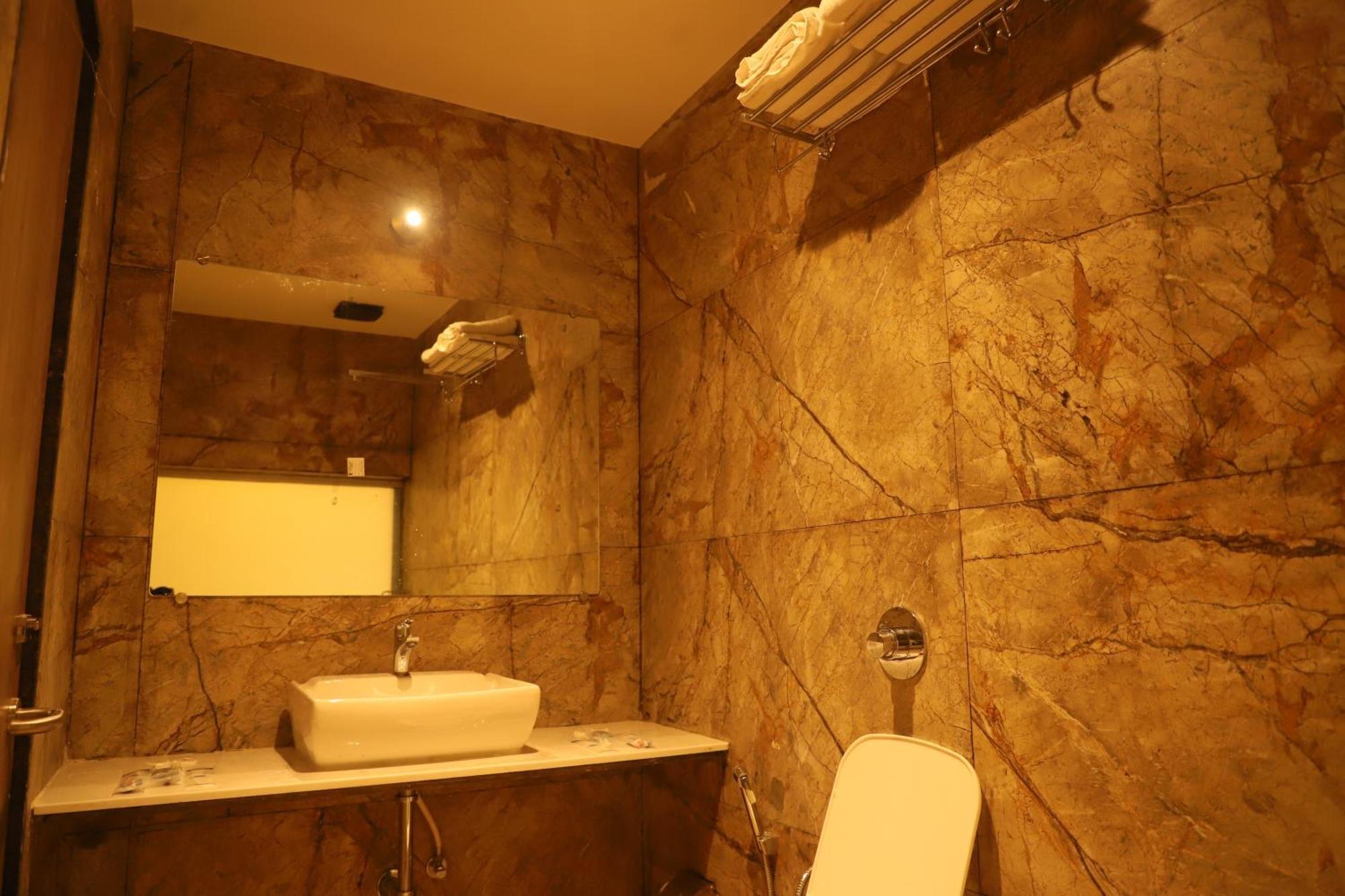 Hotel Sai Pritam Bombay Esterno foto